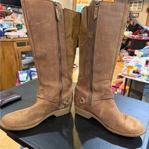 TEVA Classic Brown tall boots size 10 women’s